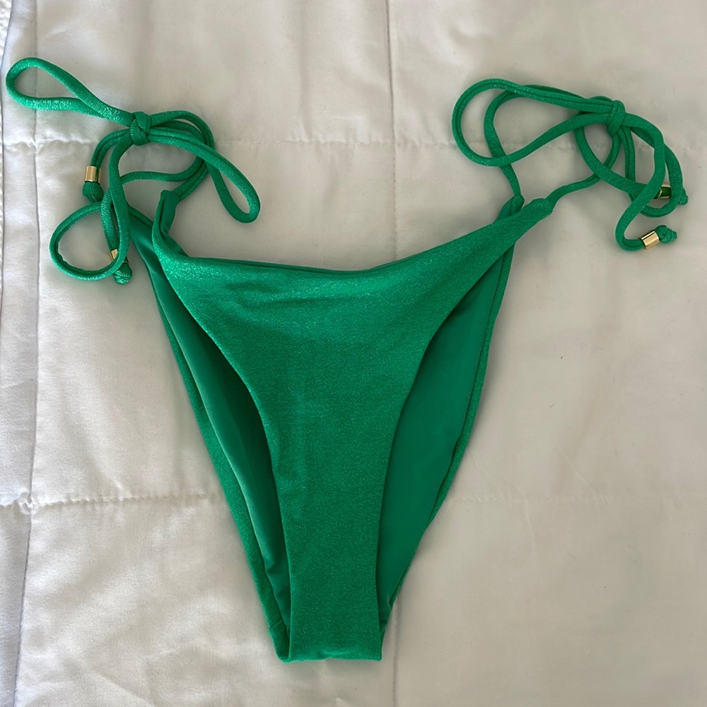 NEW Bikini Bottom by Meshki